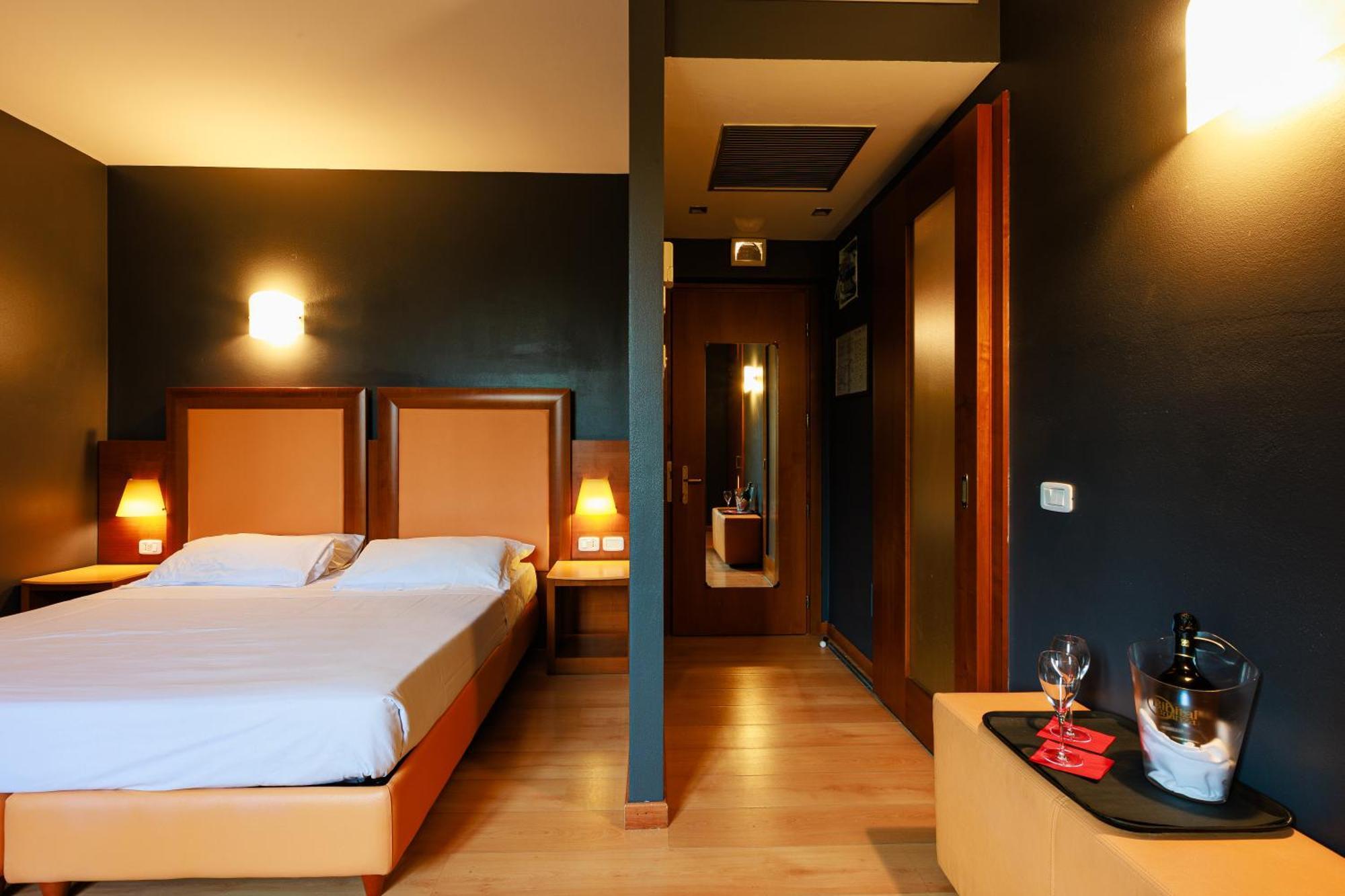 Hotel Villa Delle Rose - Malpensa Оледжо Екстериор снимка