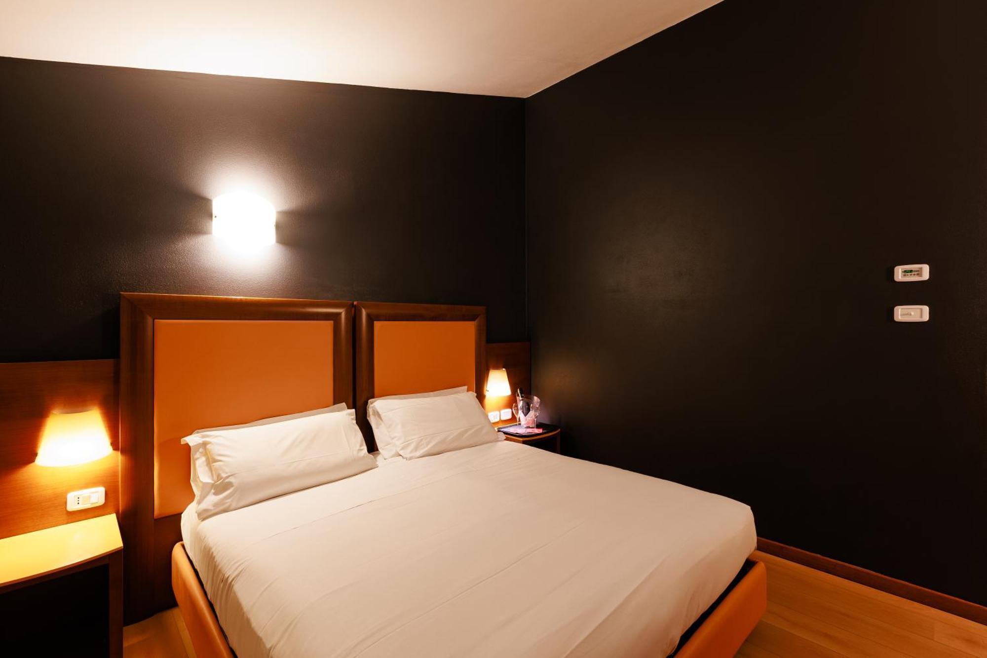 Hotel Villa Delle Rose - Malpensa Оледжо Екстериор снимка