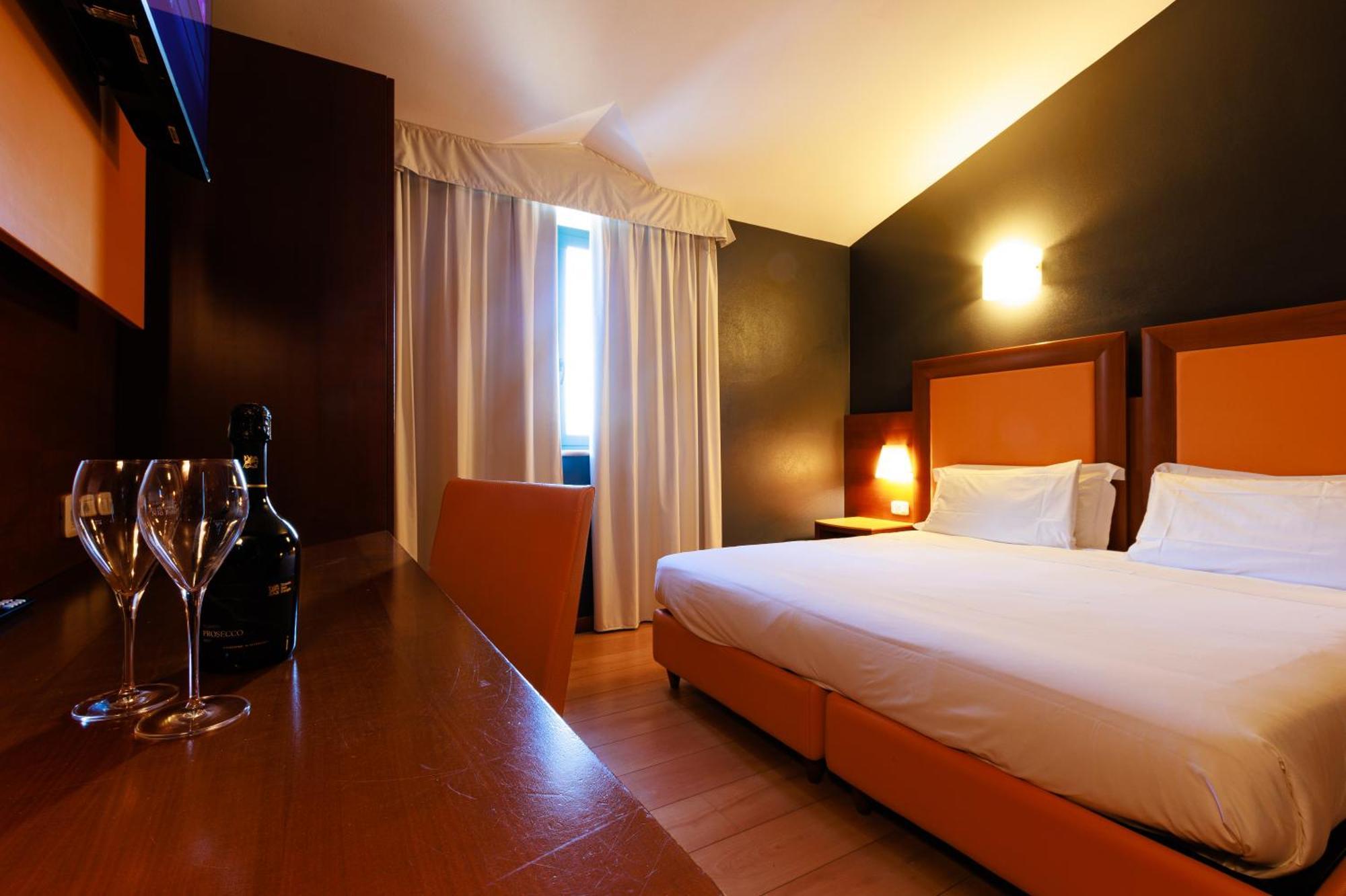 Hotel Villa Delle Rose - Malpensa Оледжо Екстериор снимка