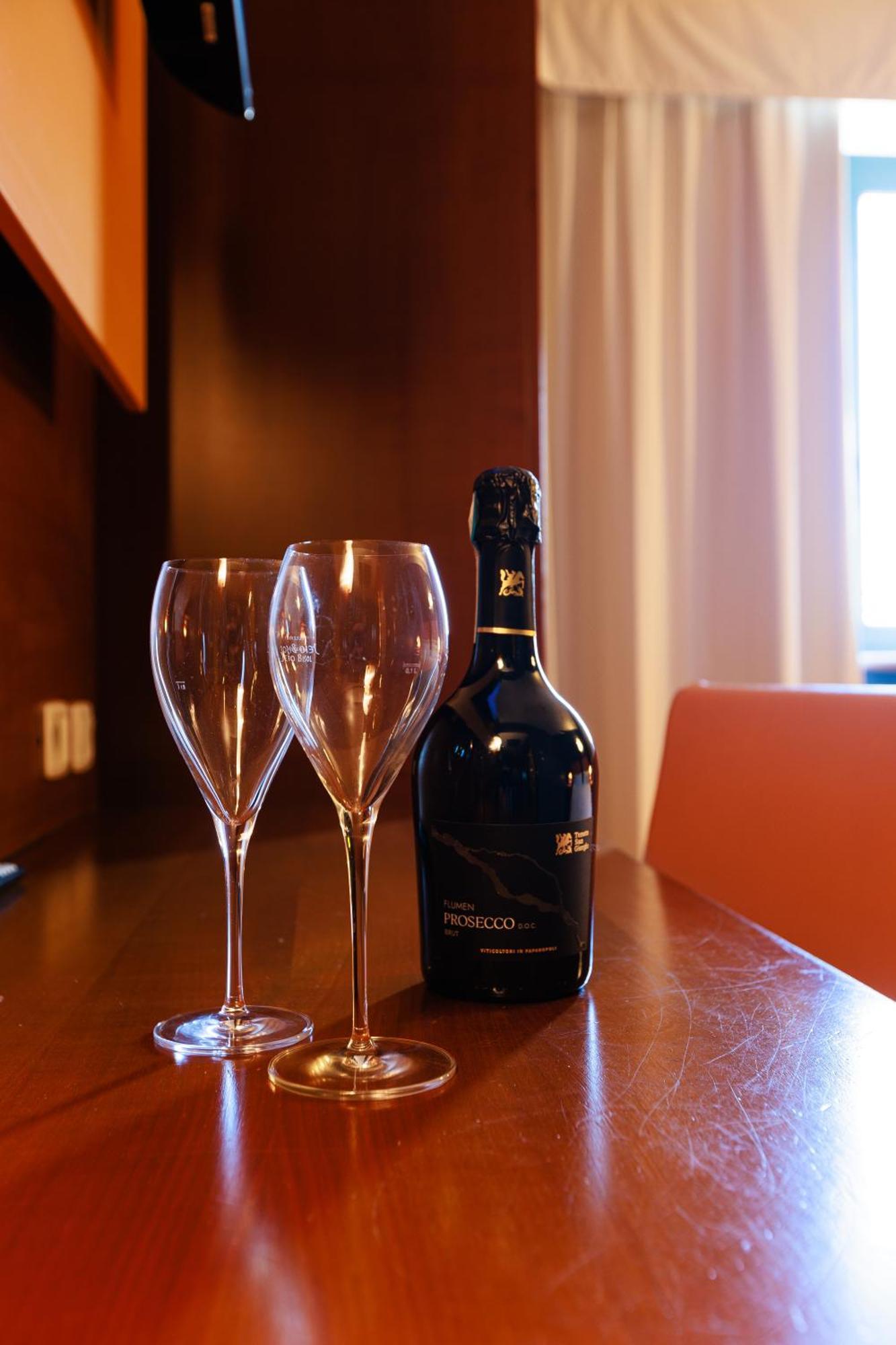 Hotel Villa Delle Rose - Malpensa Оледжо Екстериор снимка