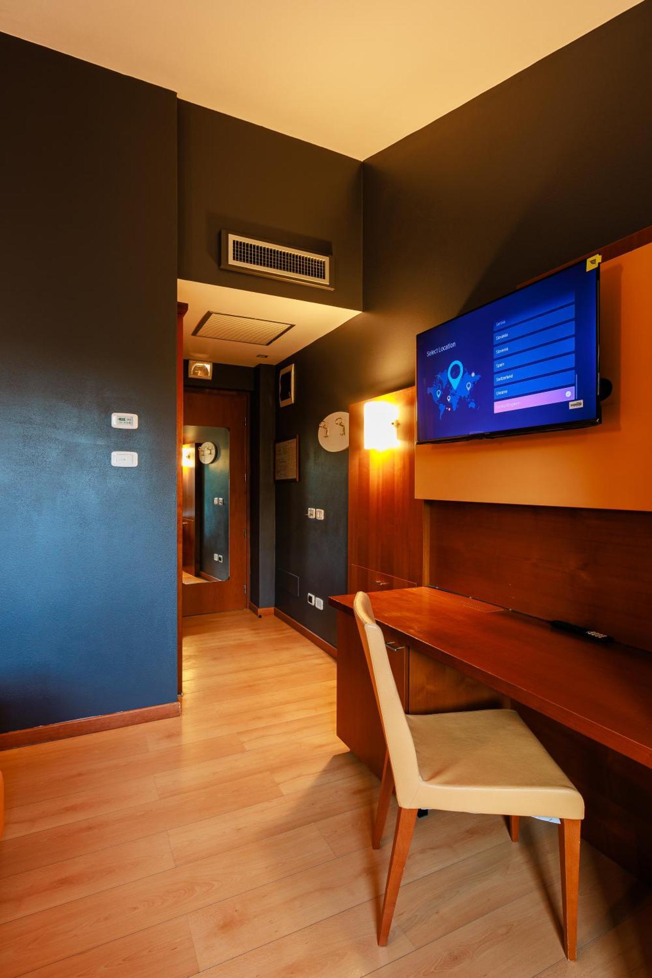 Hotel Villa Delle Rose - Malpensa Оледжо Екстериор снимка