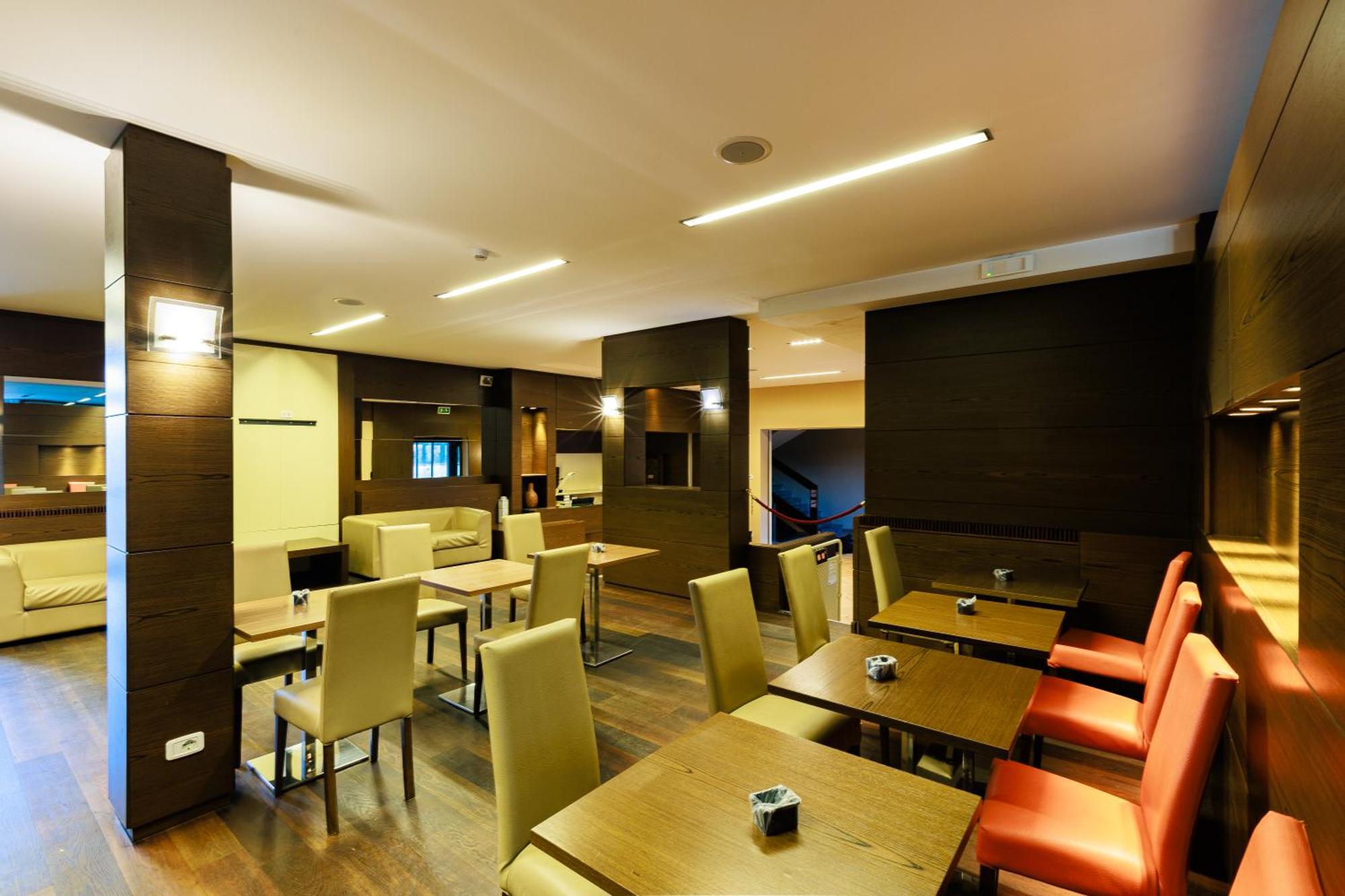 Hotel Villa Delle Rose - Malpensa Оледжо Екстериор снимка