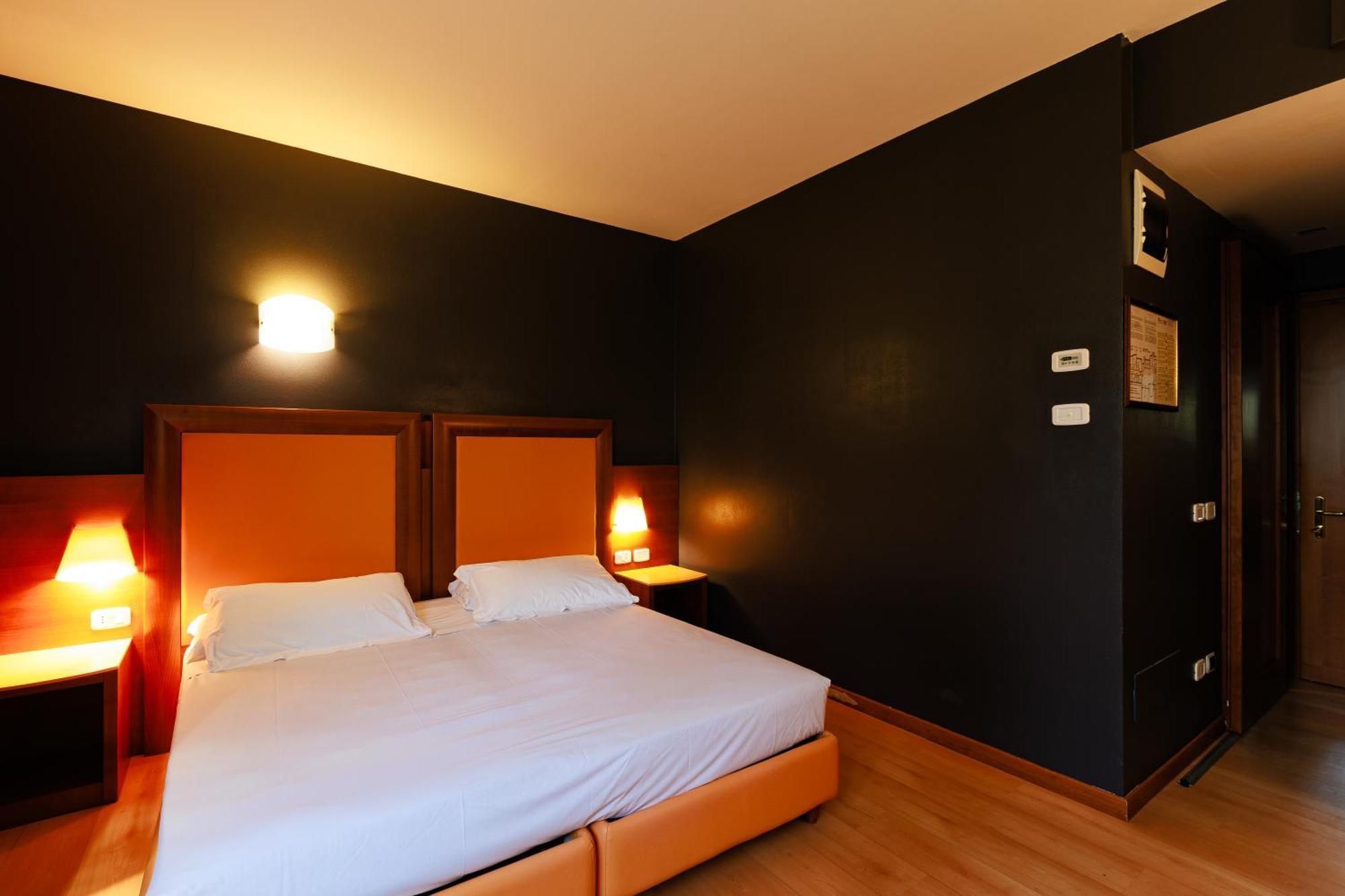 Hotel Villa Delle Rose - Malpensa Оледжо Екстериор снимка
