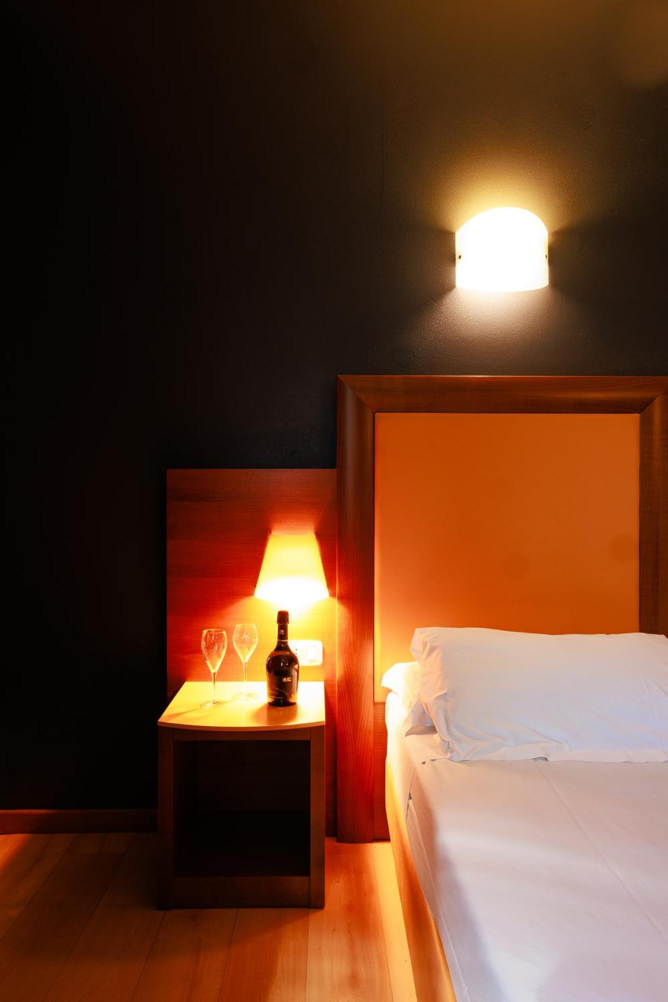 Hotel Villa Delle Rose - Malpensa Оледжо Екстериор снимка