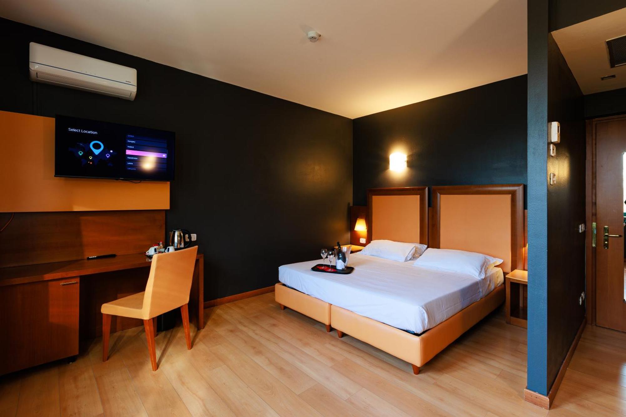 Hotel Villa Delle Rose - Malpensa Оледжо Екстериор снимка