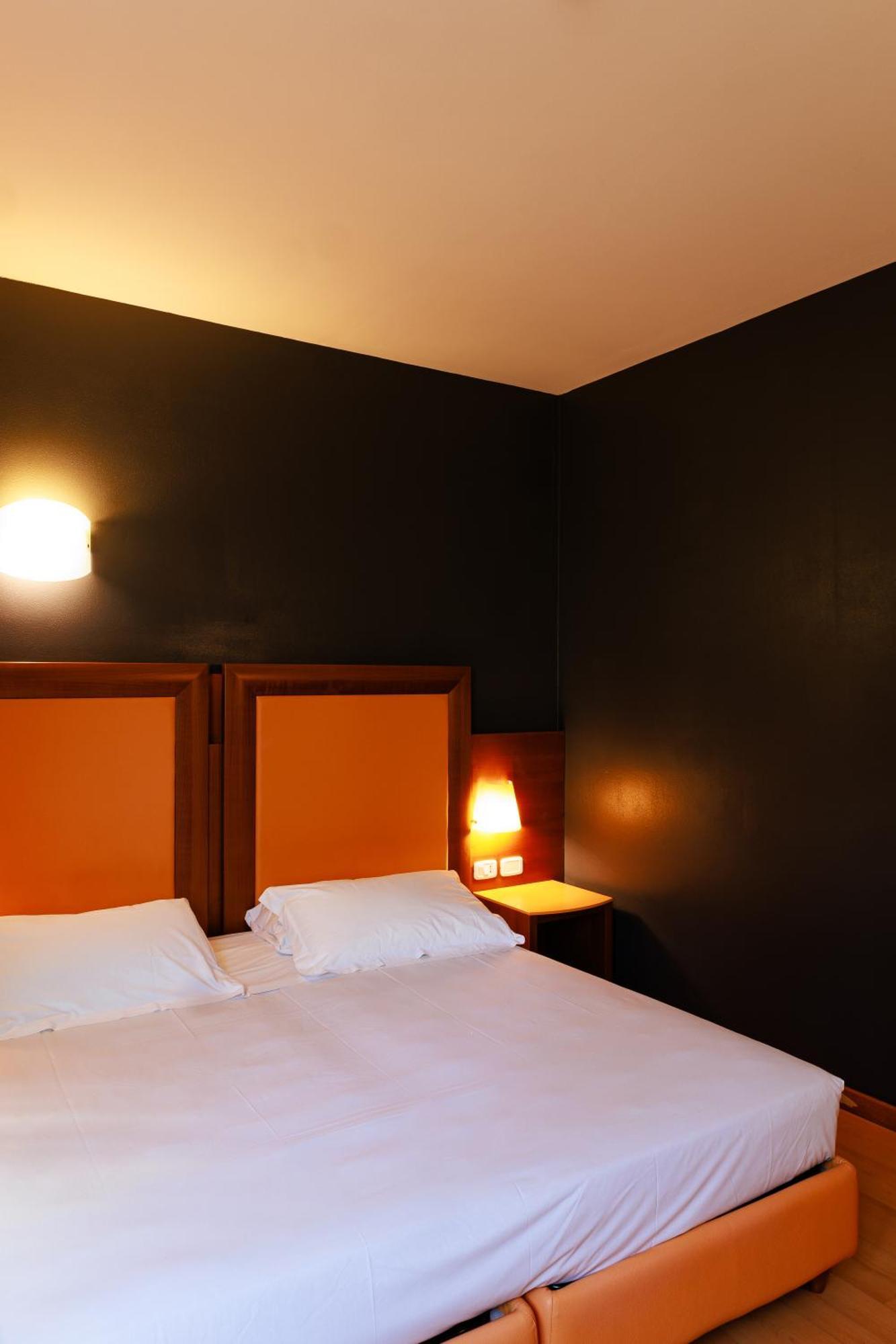 Hotel Villa Delle Rose - Malpensa Оледжо Екстериор снимка