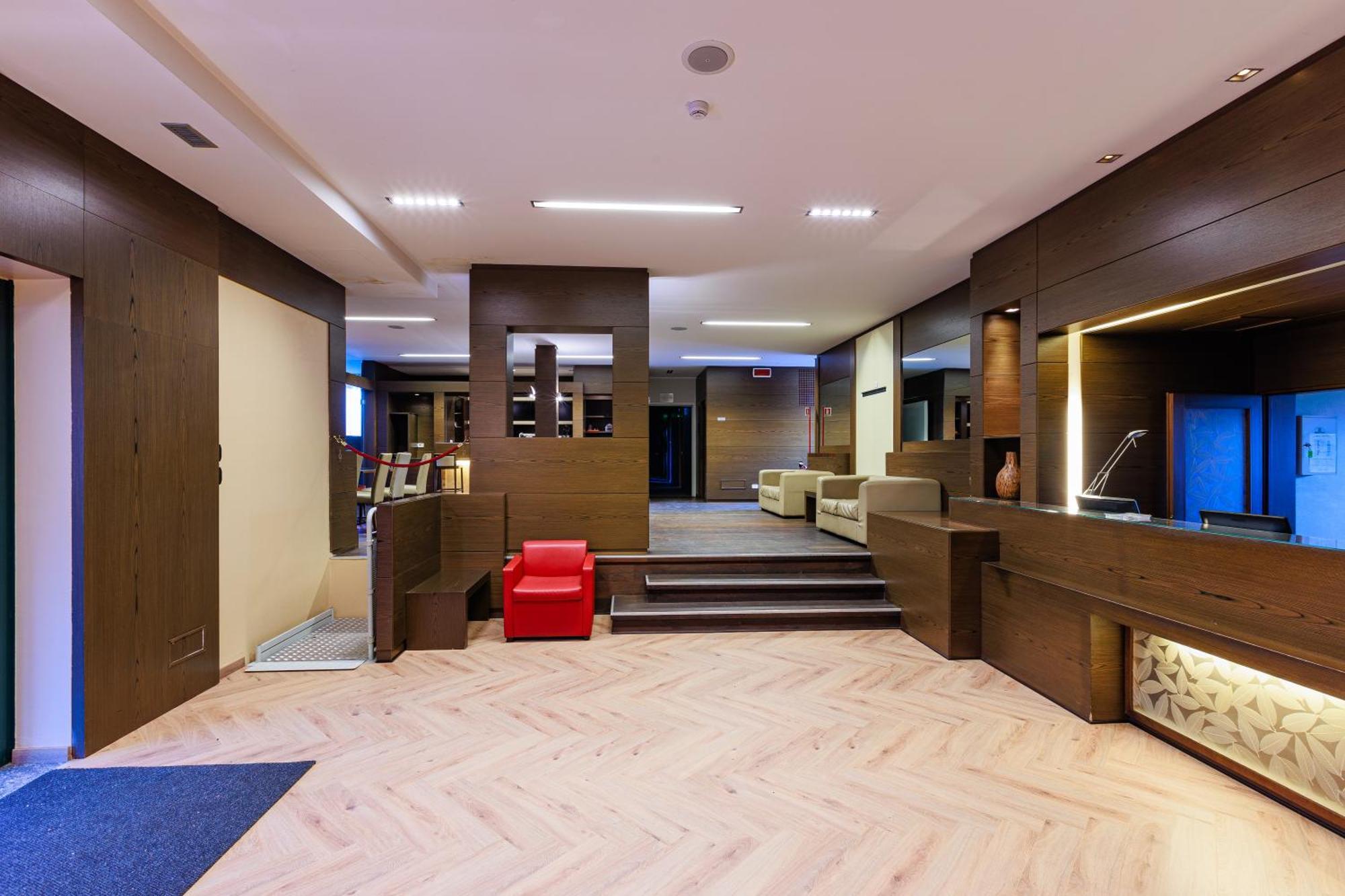 Hotel Villa Delle Rose - Malpensa Оледжо Екстериор снимка