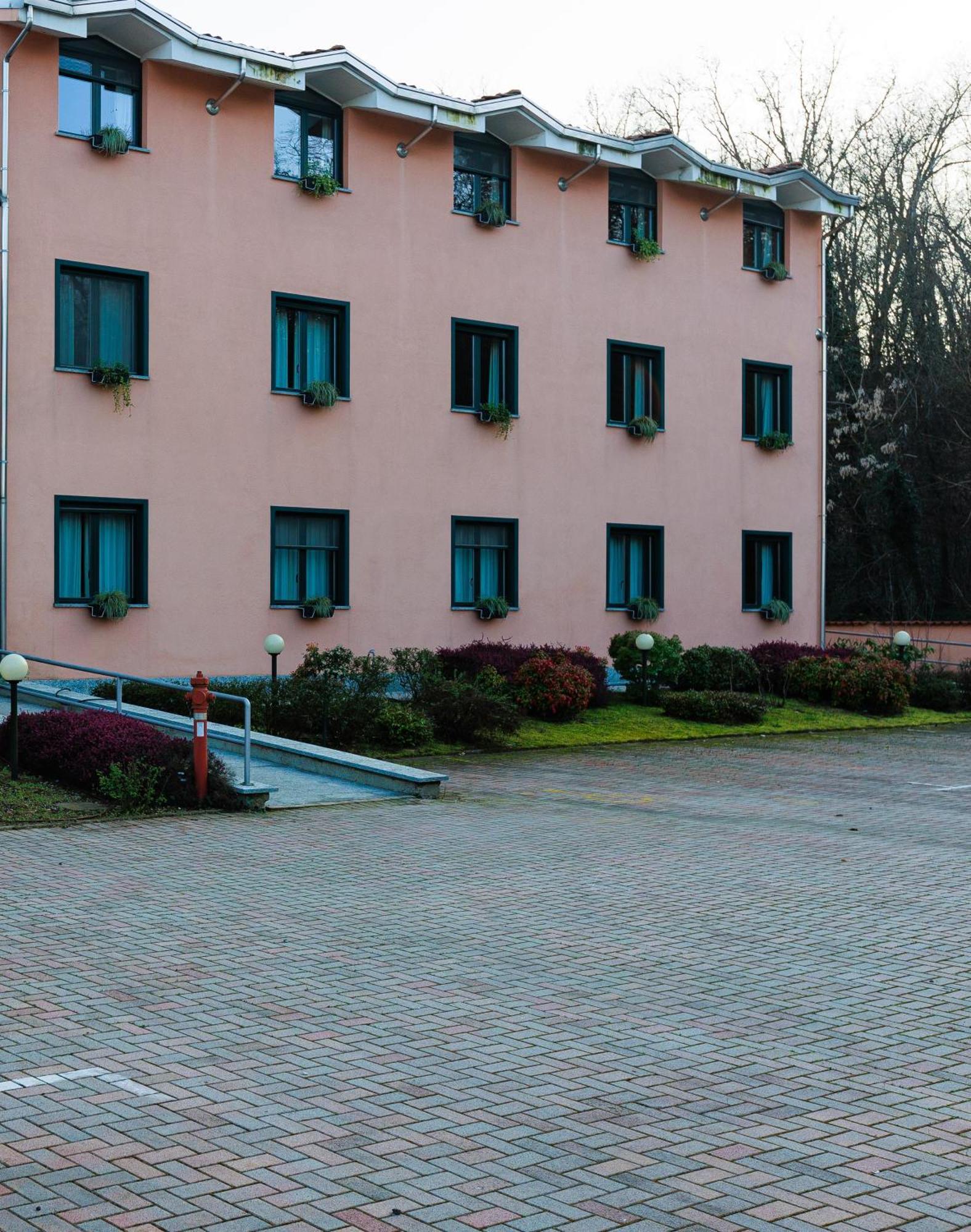 Hotel Villa Delle Rose - Malpensa Оледжо Екстериор снимка