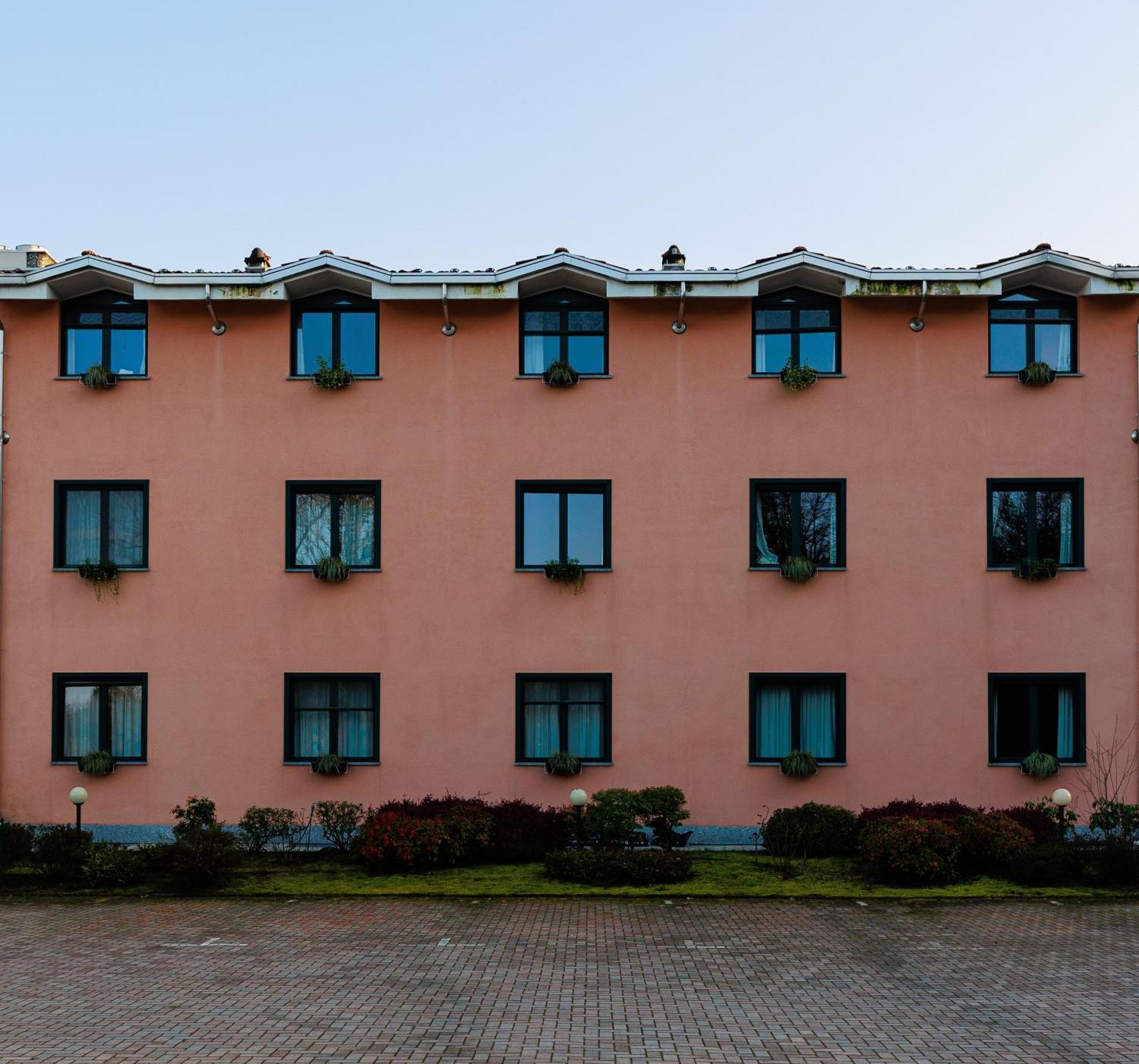Hotel Villa Delle Rose - Malpensa Оледжо Екстериор снимка