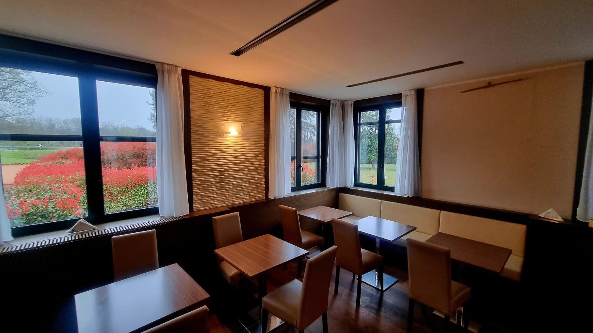 Hotel Villa Delle Rose - Malpensa Оледжо Екстериор снимка