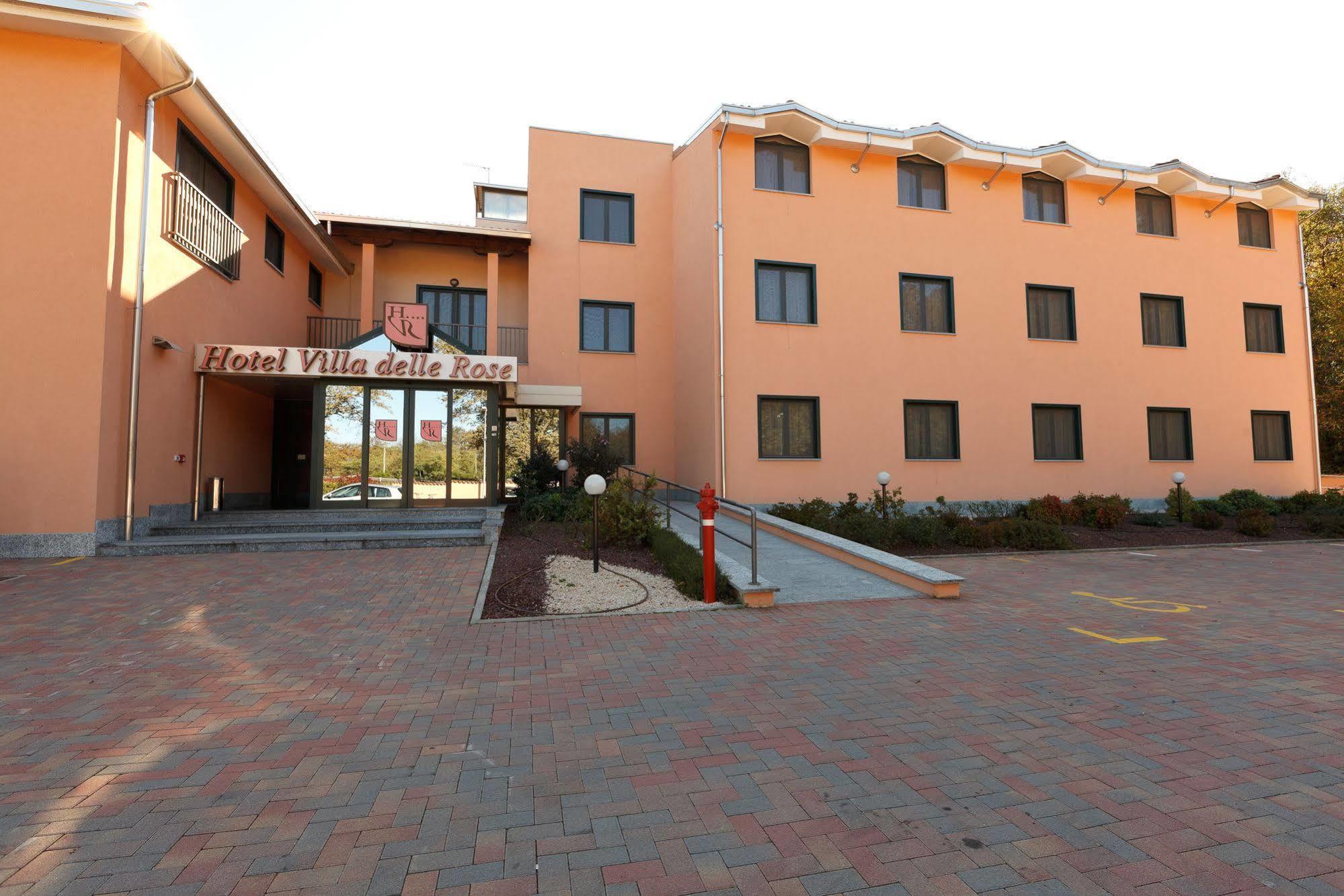 Hotel Villa Delle Rose - Malpensa Оледжо Екстериор снимка