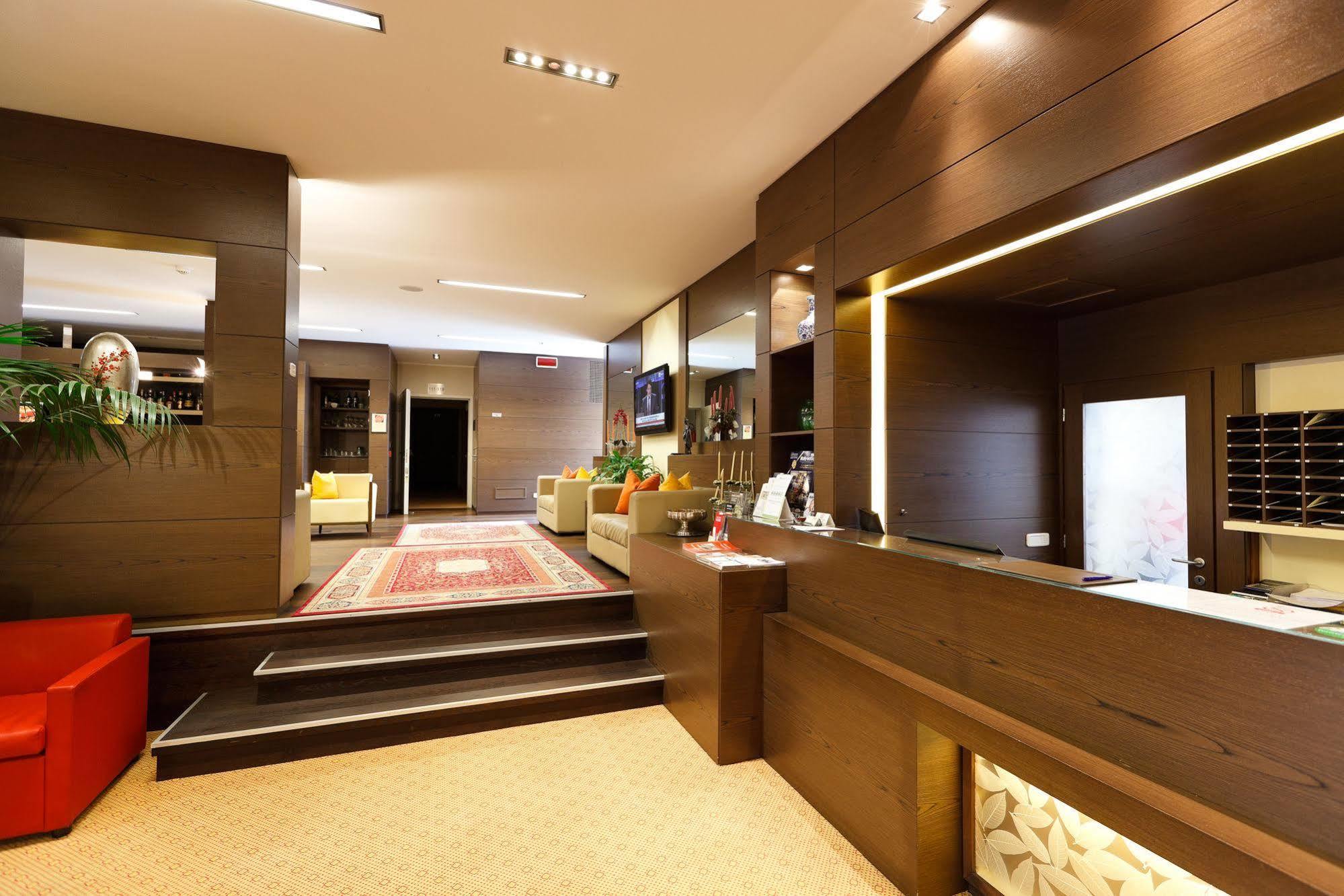 Hotel Villa Delle Rose - Malpensa Оледжо Екстериор снимка