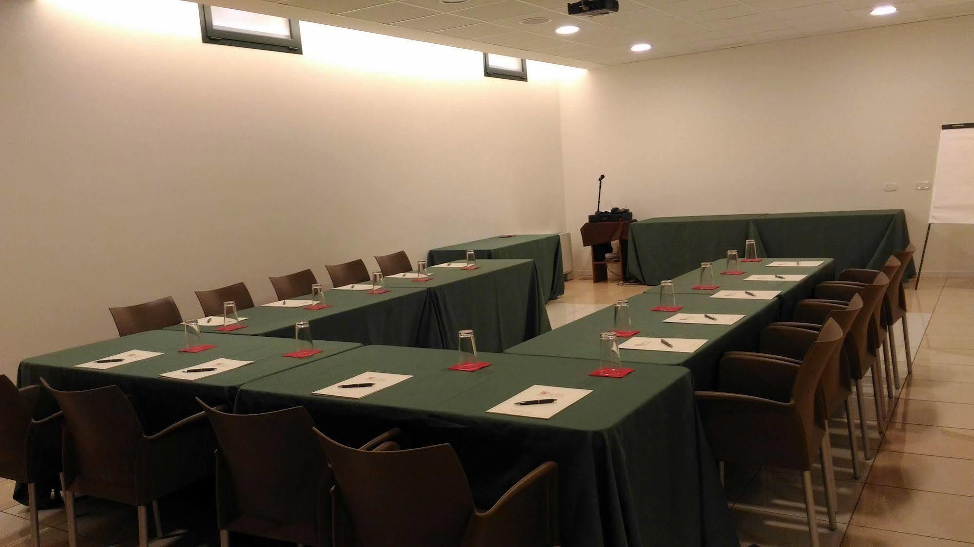 Hotel Villa Delle Rose - Malpensa Оледжо Екстериор снимка