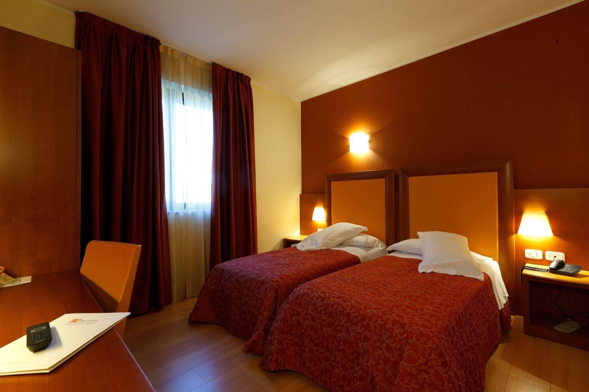 Hotel Villa Delle Rose - Malpensa Оледжо Екстериор снимка